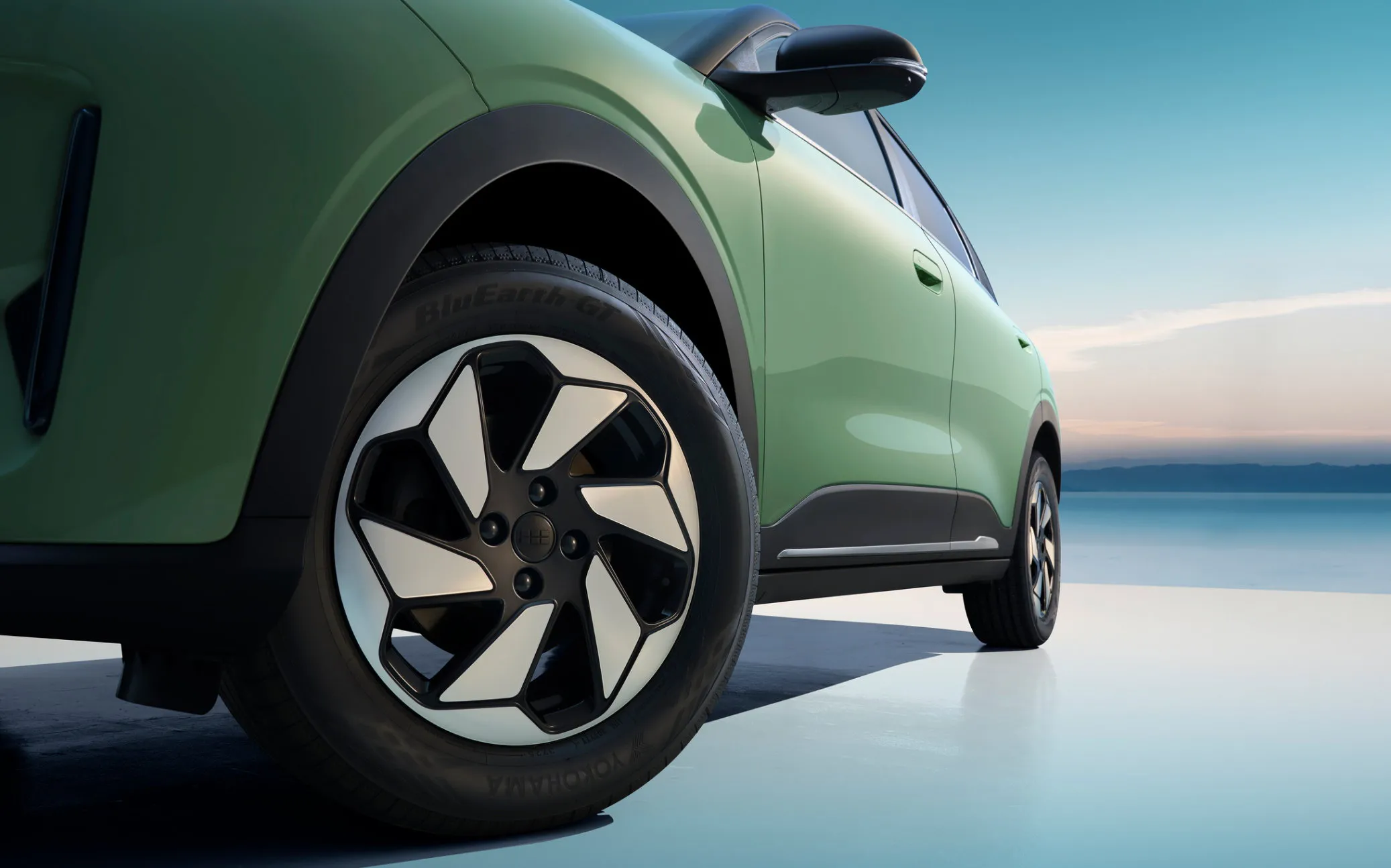 16-inch four-leaf-clover wheels